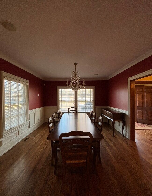 Building Photo - 310 N Prairie Ave