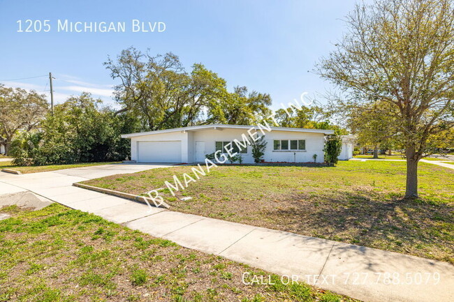 Building Photo - Available Now!! 3/2/2 Spacious home!