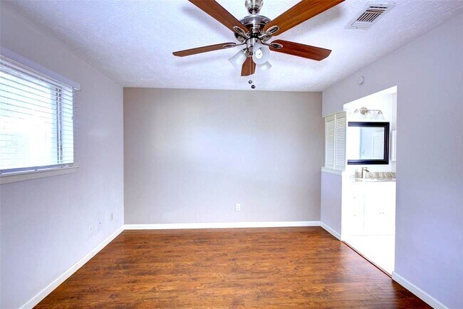 Building Photo - 5311 Linda Ln