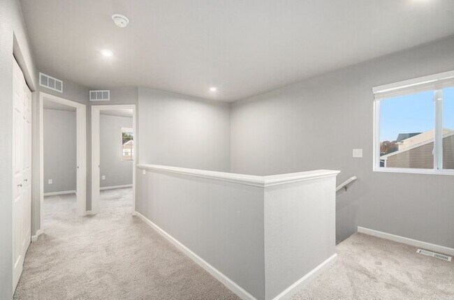 Building Photo - 2214 Macatawa Ln