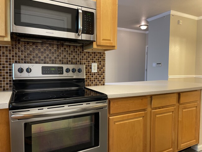 Stainless Steel Ovens - 12833 Tradd St