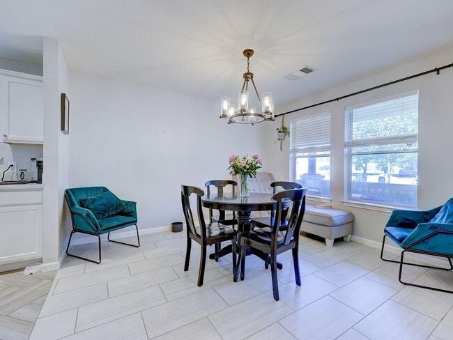 Building Photo - 148 Sapphire Lake Dr