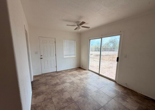 Building Photo - Quaint 3 Bed 1 Bath Home in the Heart of Florence, AZ!