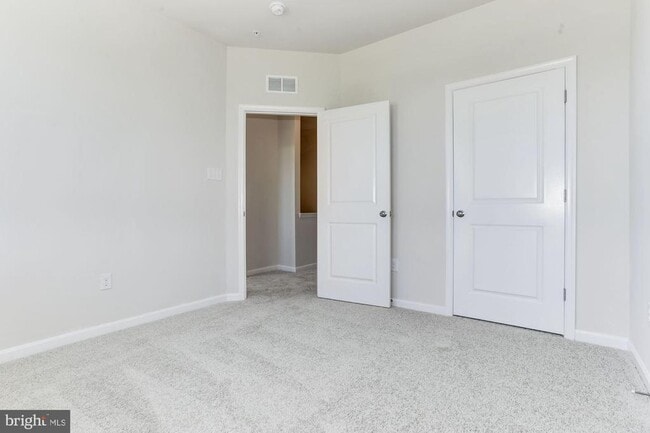 Building Photo - 5014 MacDonough Pl