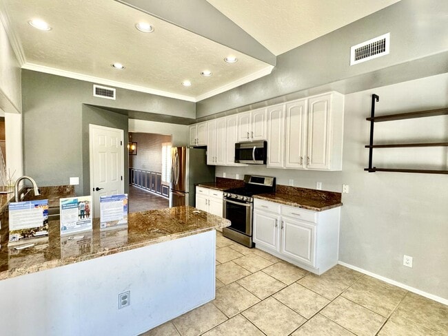 Building Photo - 12768 N Lantern Way