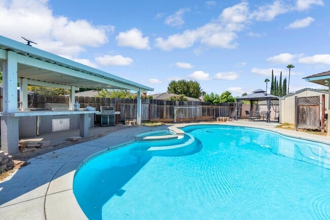 Building Photo - 6737 N Harrison Ave