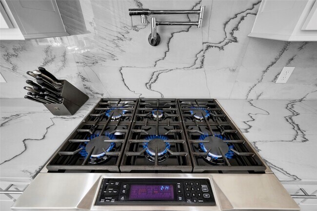 Building Photo - 19 Acorn Cluster Ct