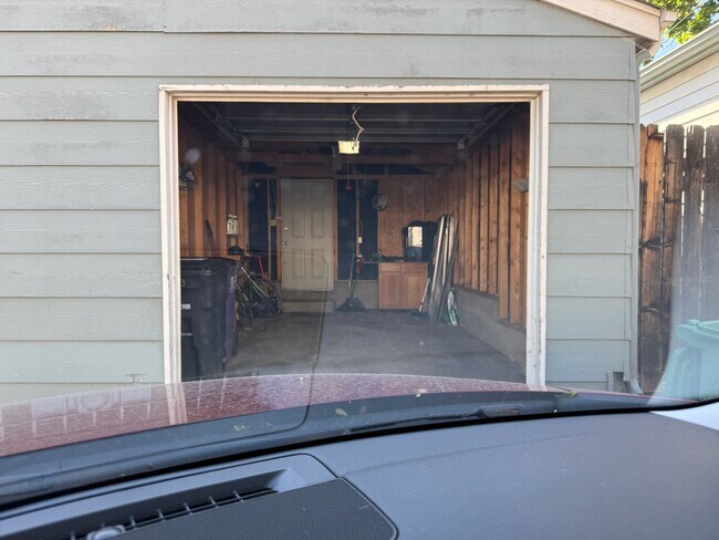 Building Photo - 2073 Emerson St