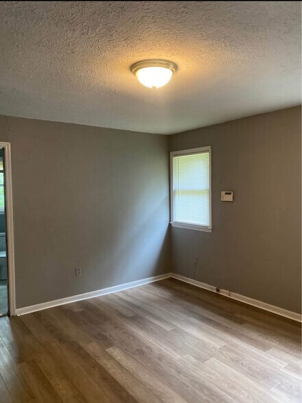 Building Photo - 307 Cude St