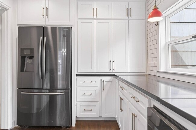 Building Photo - Vintage 3-bdrm/1-bdrm Alameda charmer—Many updates, large yard w/deck & raised beds