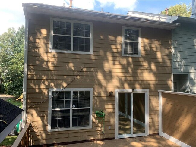 Building Photo - 1652 Grist Mill Dr