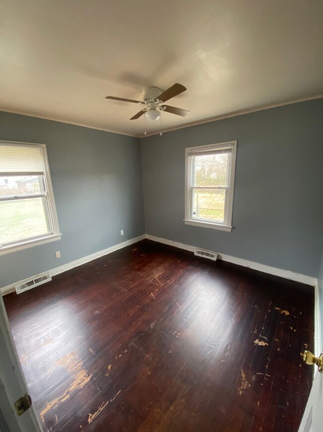 Building Photo - 4 bedroom 2 bath house in Henrico County! ...