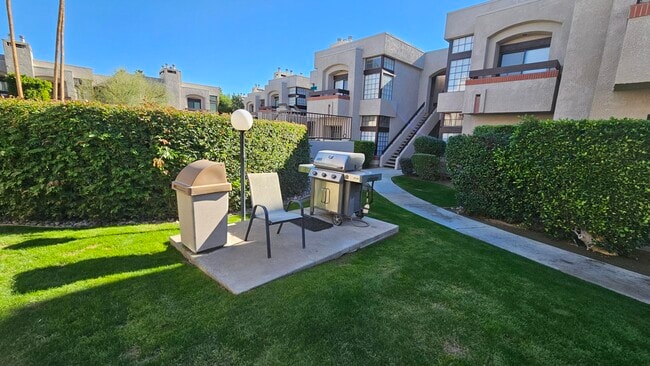 Building Photo - 2601 S Broadmoor Dr