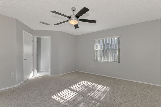 Building Photo - STUNNING 3 BEDROOM, 2 BATHROOM, 2 CAR GARAGE HOME LOCATED IN THE HIGHLY SOUGHT AFTER BRIARWOOD CO...