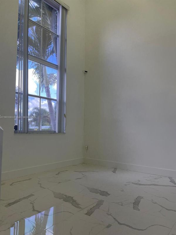Building Photo - 7030 SW 41st Pl