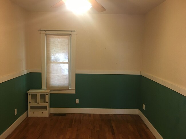 Building Photo - $795 - 2 bed 1 bath - Single Family Home