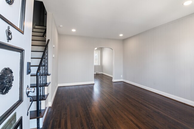 Building Photo - 4813 Midwood Ave