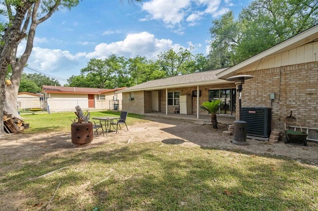 Building Photo - 105 Delmar Ln