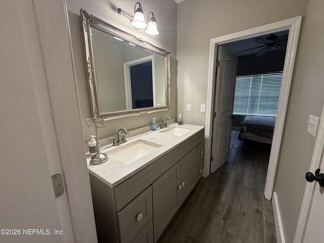 Building Photo - 10933 N Runway Cir