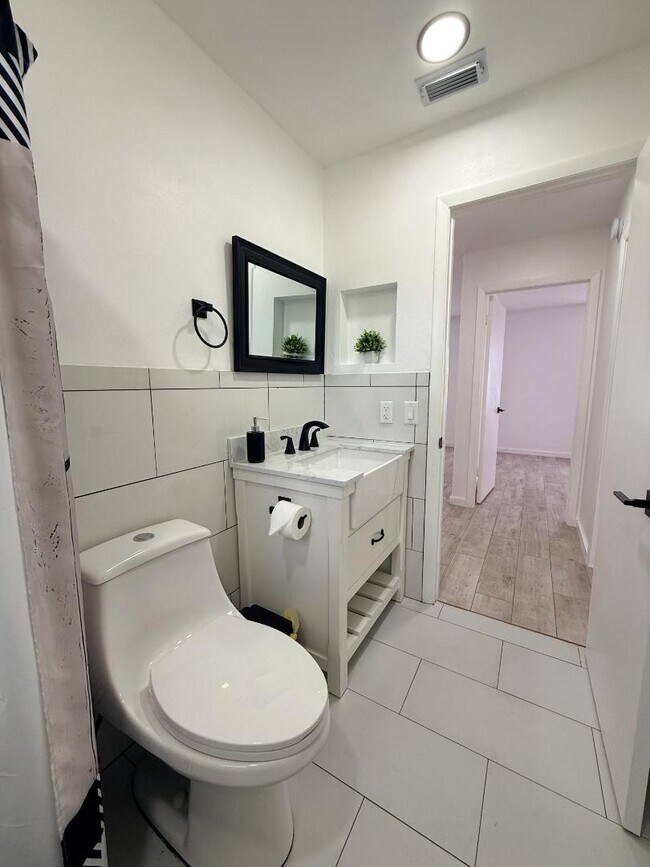 Building Photo - 13186 Thrush St