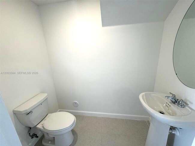 Building Photo - 2877 SE 24th Ct