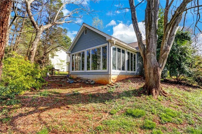 Building Photo - 1262 Bailing Dr