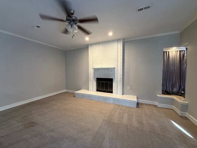 Building Photo - 1420 E 31st St S