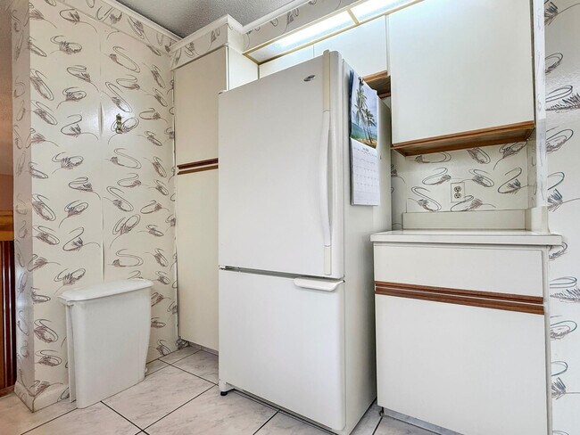 Building Photo - 10851 Palm Lake Ave