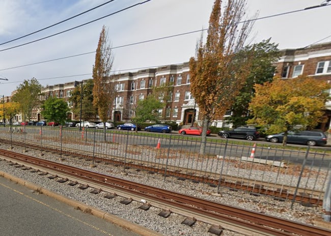 Building Photo - Large Studio on MBTA GL-B @ Washington