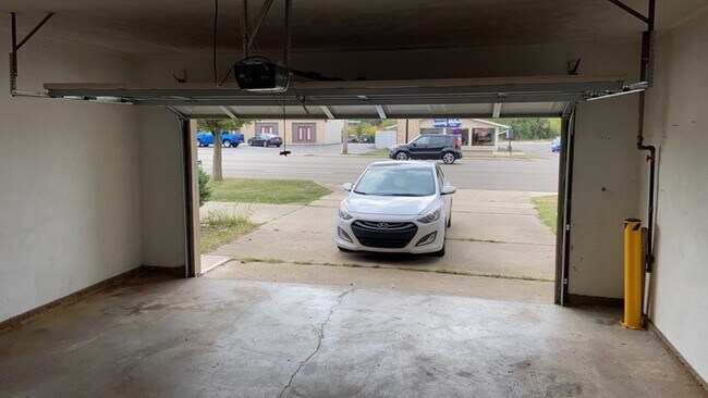 Building Photo - 536 S Main St