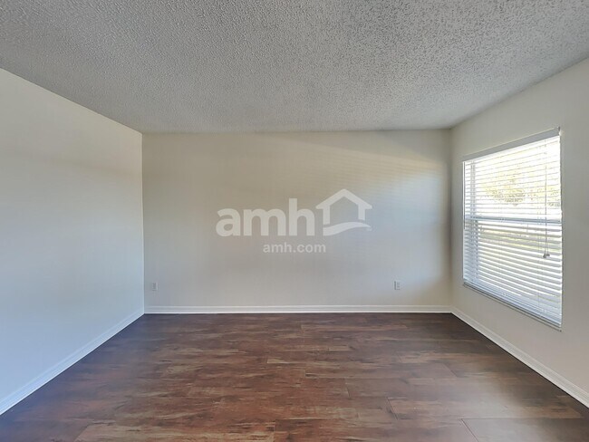 Building Photo - 1037 Sandhill St