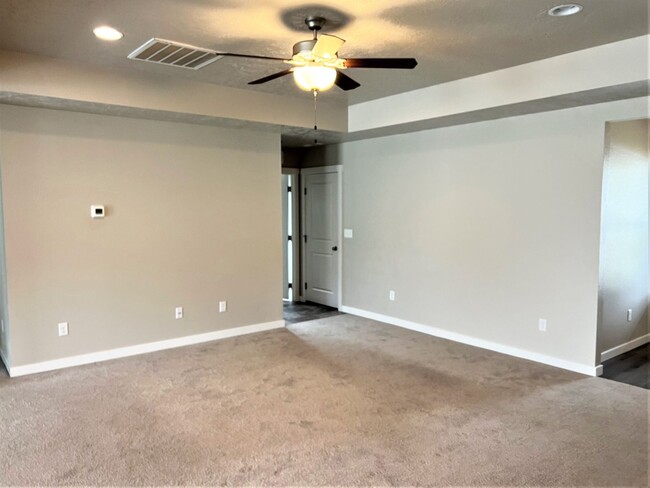 Building Photo - Kuna Kutie 3 bd, 2 bath in the Greyhawk Su...