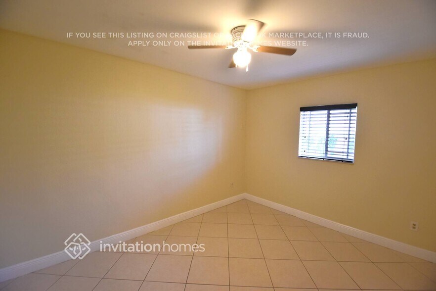 Building Photo - 623 W 63rd Dr