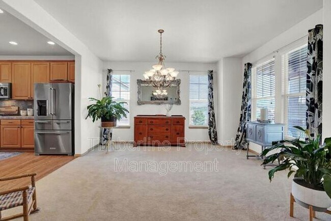 Building Photo - 2030 Silver Creek Dr