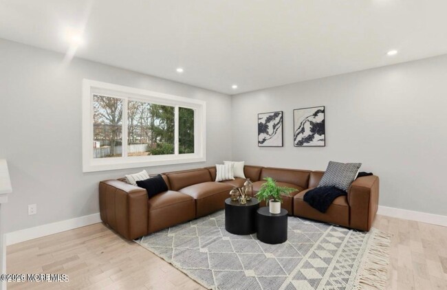 Building Photo - 112 Manhattan St