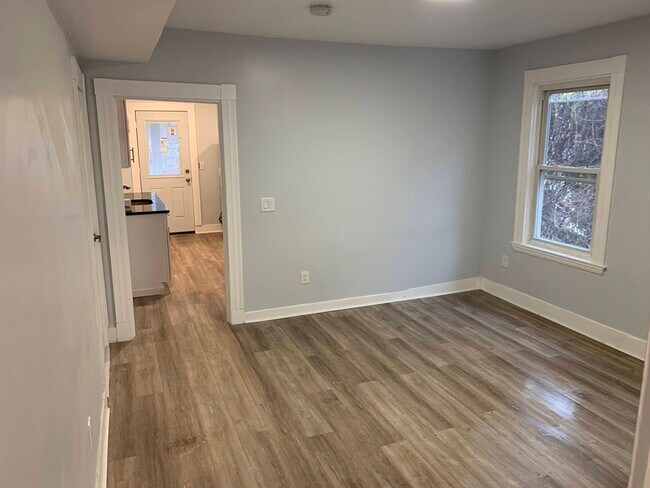 Building Photo - 2207 Dorchester Ave