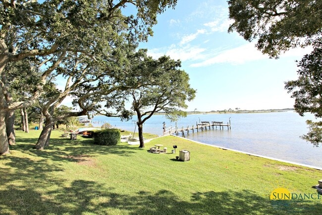 Building Photo - 1 mile East of Hurlburt AFB, beautiful Cedars condo!