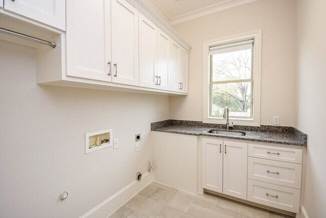 Building Photo - 810 Remington Glade Dr