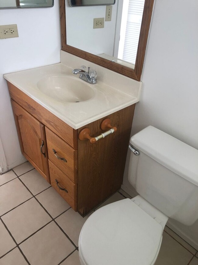 Building Photo - One bedroom corner unit at Regency Tower 1502