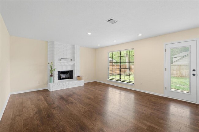 Building Photo - 3807 Forest Village Dr