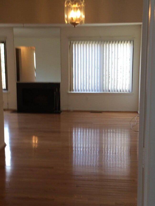 Building Photo - 10712 Muirfield Dr