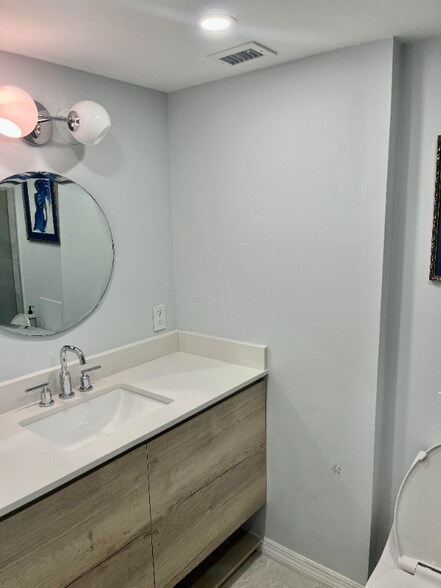 Building Photo - 18041 Biscayne Blvd