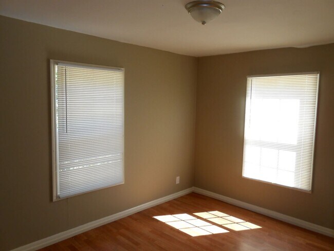 Building Photo - 1311 7th Ave N