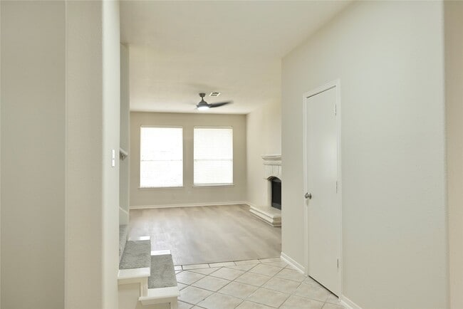 Building Photo - 23902 Spring Way Dr