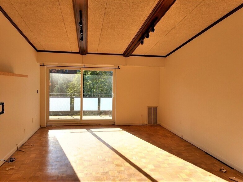 Building Photo - 57 Broadlawn Park