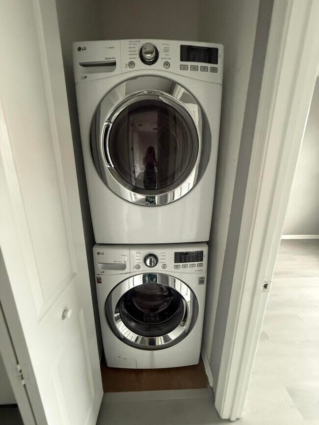 Building Photo - 2851 Prospect Rd