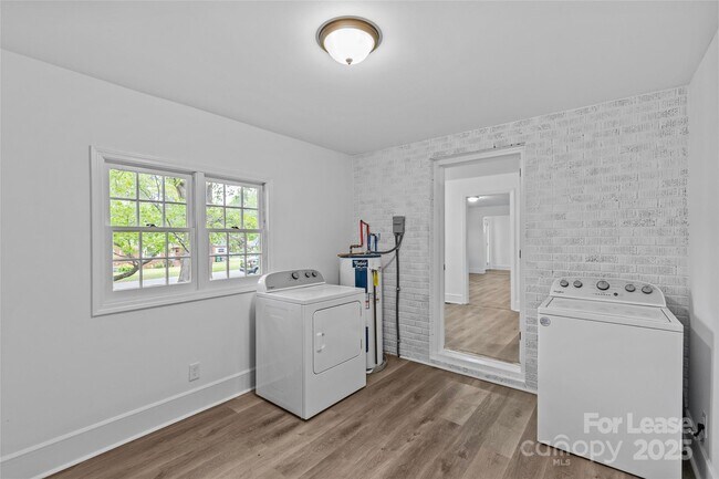 Building Photo - 1601 Gambia St