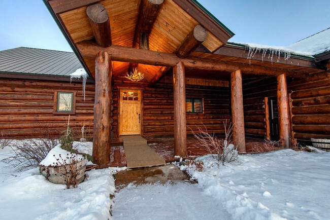 Building Photo - 1330 Larsen Ln