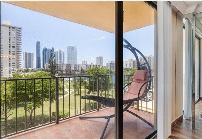 Building Photo - 290 174th St St