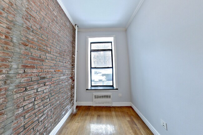 Primary Photo - 424 W 51st St
